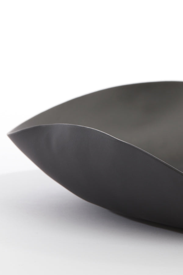 Anzi Black Wave Dish 33cm