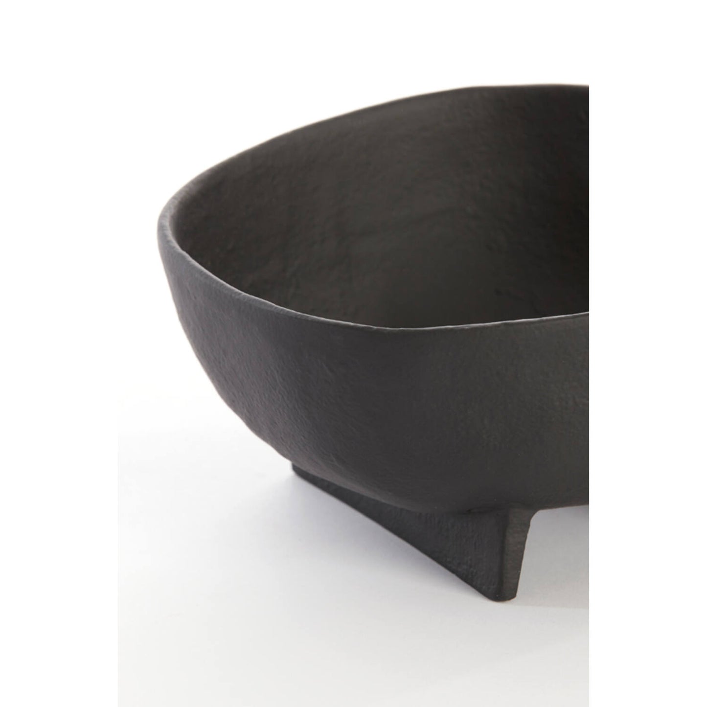 Rosa Black Bowl on Base 16cm