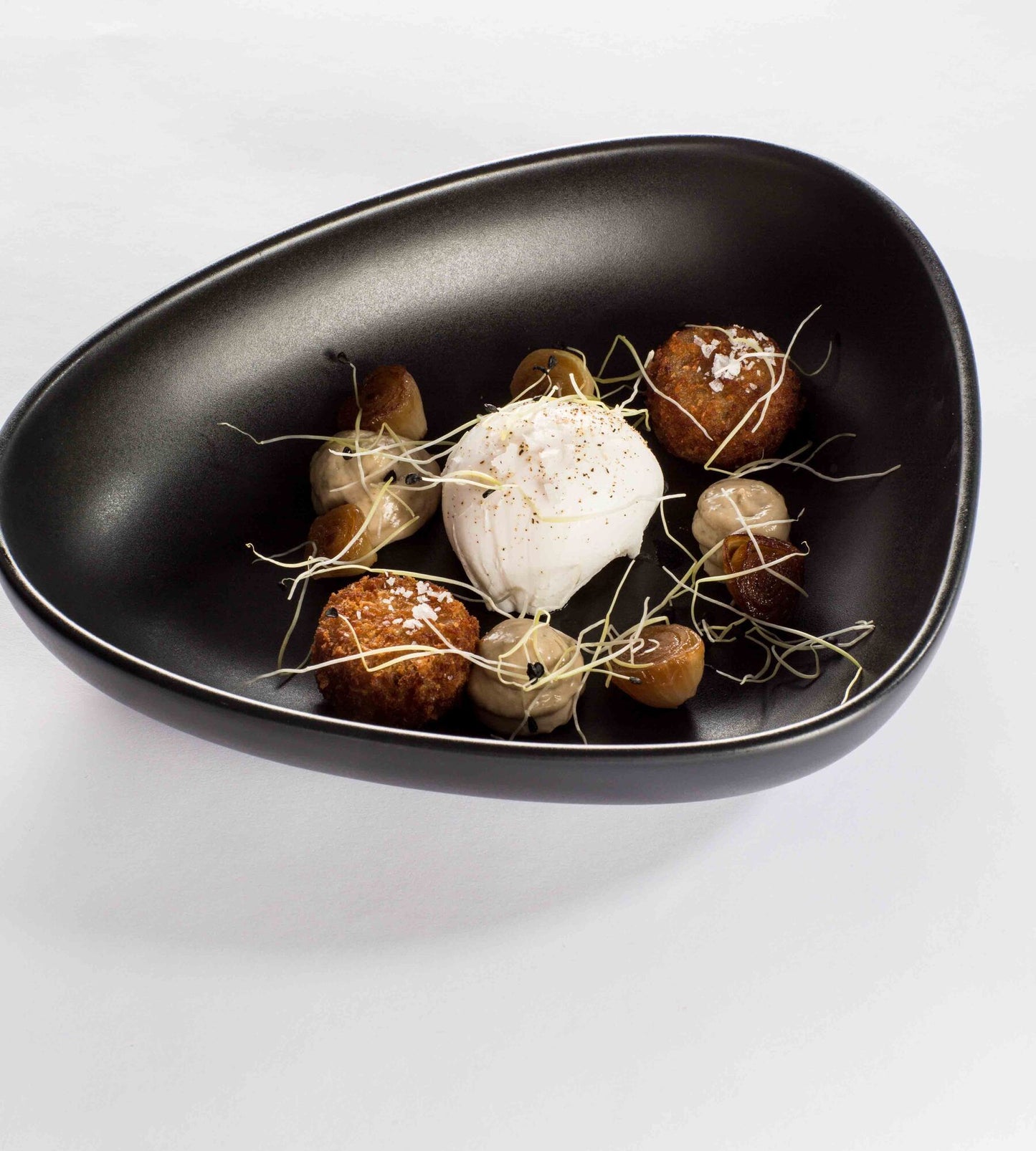 Stoneware Deep Curve Plate Black 22cm