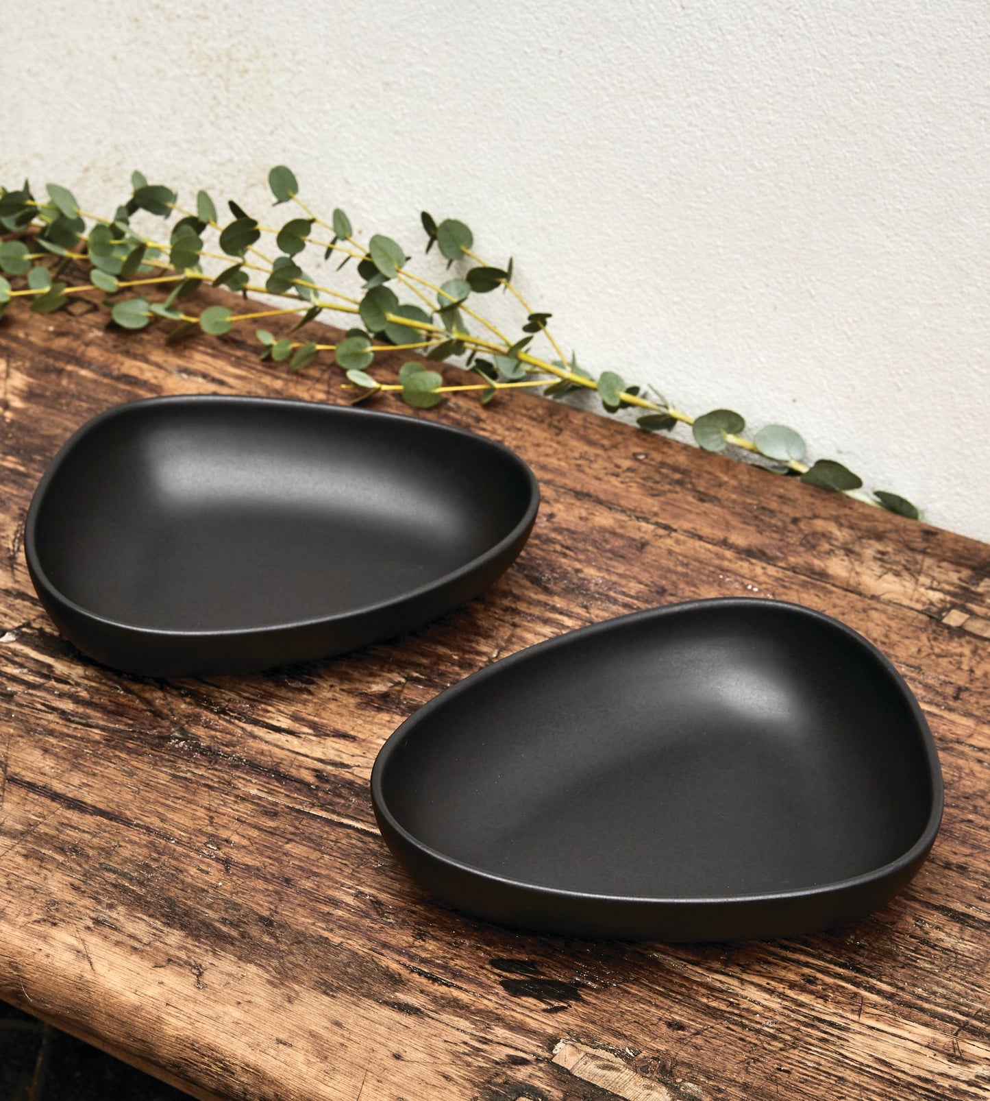 Stoneware Deep Curve Plate Black 22cm